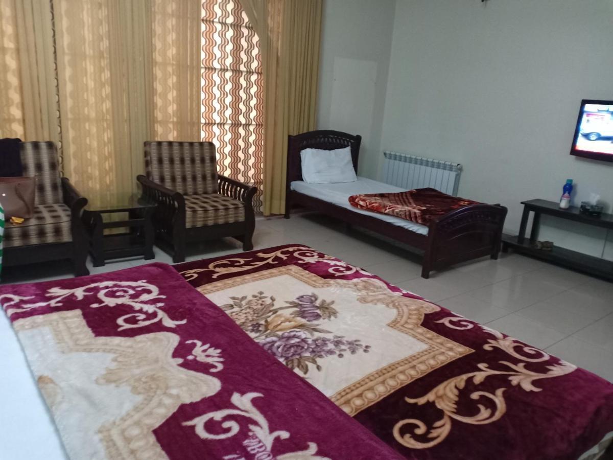 Bed and Breakfast Royal Manor F-10 Исламабад Экстерьер фото